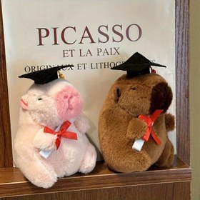 Resim Mezuniyet Kepi Kapibara Peluş - Yumuşak Polyester Kahverengi & Pembe Kırmızı Püsküllü Karakterli Kapibaralar, Küçük Evcil Hayvanlar İçin Sevimli Mezuniyet Hediyesi, Köpek ve Kedi Sahipleri için Eğlenceli Oyun ve Rahatlama 