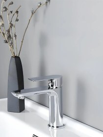 Resim Yuen Viosa Armatür Banyo Lavabo Bataryası Krom Renk Modern Tasarım 2 Yıl Krom 