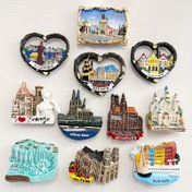 Resim Frankfurt, Bremen, Prag Meydanı, Niagara Şelalesi, Kuğu Taş Kalesi, Münih, Danimarka ve Notre-Dame Katedrali gibi önemli yerleri içeren el yapımı 3D reçine sanatlı buzdolabı manyetleriyle, seyahat hediyesi ve oda dekorasyonu olarak idealdir. 