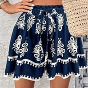 Resim Kadınların Bohem Çiçek Desenli Bağcıklı Bel Geniş Bacaklı Rahat Şortları - Hafif Polyester, Yaz Stili Siyah ve Beyaz Çiçek Desenleriyle, Şık Rahat Görünümlü Elastik Bel Bandı, Geniş Bacaklı Şortlar 