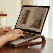 Resim Geliştirilmiş Ahşap Laptop Standı - Ergonomik 12° Ayarlanabilir Açı, Tüm Dizüstü Bilgisayarlar ve Tabletlerle Uyumlu, Üçgen Geri Dönüştürülmüş Ahşap Tasarım ile Stabilite & Taşınabilirlik, Premium Ahşap Dokulu Kompakt Boyut, Günlük Ofis Kullanımı veya Özel Günler İçin Mükemmel Hediye 