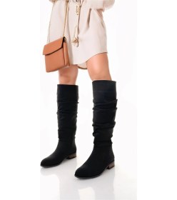 Resim Winda Siyah Süet Körüklü Çizme Göründüğü Gibi 