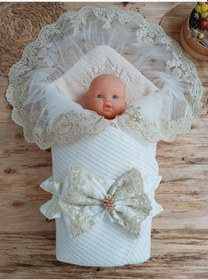 Resim Yenidoğan Kuzulu Taç Nakış Güpürlü Fiyonklu Duvaklı Prizma Taş Unisex Kundak Bebek Battaniyesi Ekru Renkli Çok Renkli 