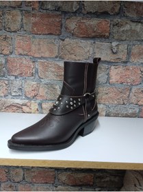 Resim ÇAĞLAR Bot Çizme Orijinal, hakiki dana derisinden üretilmiştir. İç kısmı yün ve deri kaplamalıdır. 