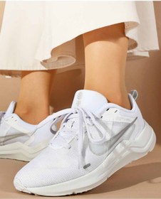 Resim Nike Kadın Günlük Yürüyüş ve Koşu Ayakkabısı 