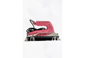 Resim Pembe Halı Kaynak Ütüsü, Şık ve Kullanışlı Ev Dekoru Için Ideal Seçim 