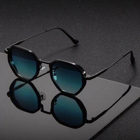 Resim Bir çift erkek vintage metal polygon tam çerçeve gözlük, parti ve müzik festivali kıyafetleri için uygun, hem erkekler hem de kadınlar için şık. 
