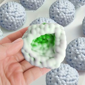 Resim 1 Adet Çift Katmanlı El Yapımı Açık Bej Buz Topu, Sihirli Dokulu Kum Top Oyuncak, Eğlenceli El İşi Top, Çocuklar ve Yetişkinler İçin İdeal Hediye, Hareketli Oyuncak ve Paylaşım Hediyesi 