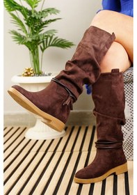 Resim Günlük Kadın Diz Altı Çizme Körüklü Alçak Topuklu Tırtıklı Tabanlı Kürklü Astarlı Püskül Detay 1045 Kahve Süet 