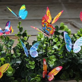 Resim 10 Adet Güneş Enerjili 3D Parlayan Kelebek Bahçe Çubukları - Renkli PVC Teras, Bahçe ve Bonsai Süslemeleri için Modern Sevgililer Günü Dekoru, Pil Gerekmez, Solar Bahçe Aksesuarları 
