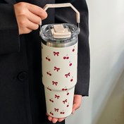 Resim 1 adet Kiraz Bow Serisi Paslanmaz Çelik İzole Vakumlu Bardak, 30 Ounce Büyük Kapasiteli Yeniden Kullanılabilir Su Şişesi, Çift İçme Memesi Tasarımı, Seyahat, Açık Hava Aktiviteleri ve Hediye Olarak Mükemmel, Sızdırmaz, Taşınabilir Vakumlu Bardak ile. 