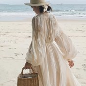 Resim Peri Görünümlü Bel Büzgülü Fransız Şıklığı, Beyaz Nakışlı Uzun Elbise ve Fener Kollu Etek 