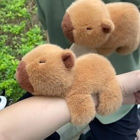 Resim Kapybara Peluş Bileklik Oyuncak – Yumuşak, Kabarık Kahverengi Kapybara Dolması, Gülümseyen Yüz, Polyester, Etkileşimli Sarılma & Tokat, Doğum Günü, Noel, Sevgililer Günü Hediyeleri ve Parti İkramları için İdeal, Dolgulu Peluşlar 