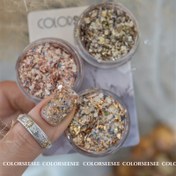 Resim Üç Trendy Retro Güneydoğu Asya Stili Rock Çakıllarının Parlayan Payetlerle Karışık, Güneydoğu Asya'nın Mistik Topraklarından Esinlenen Tırnak Sanatı Süslemeleri İçin Yeni Malzeme. 