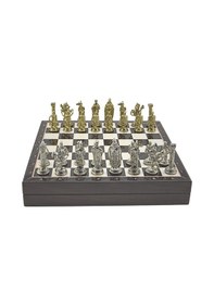 Resim Gifthome Büyük Boy Metal İngiliz Satranç Takımı Parlak Ve Ceviz Desenli Sandıklı Mdf Tahtası 36x36x6 Cm. 