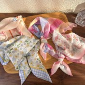 Resim Kadın Çiçek Desenli Kumaş Başörtüsü - Rahat Stil Üçgen Bandana - Çok Yönlü Saç Aksesuarı - Hafif Seyahat Güneş Kremi Şalı - Çanta Dekorasyonu İçin Şık Eşarplar - 1 Adet 