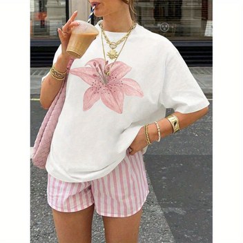 Kadınlar İçin Bohem Çiçek Desenli V Yaka Zilli Kollu ve Fırfır Etekli Bluz - Hafif Yarı Şeffaf Üst, İlkbahar Yaz Sonbahar, Müzik Festivalleri, Plaj Tatilleri, Öğleden Sonra Çayı, Bayan Üstleri ve Bluzları, Festival Giyimi, Tatil Kıyafeti, Zarif Tasarım, İnce Detaylı