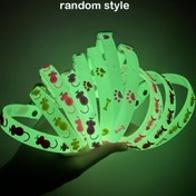 Resim 4 Adet Karanlıkta Parlayan Zilli Kedi Tasmaları, Rastgele Stillerde Kaybolmayı önleyen Evcil Hayvan Boyun Bandları, Çıkarılabilir Büyük Kapalı Alan Kedisi Yaka, İç Mekan İçin Elastik ve Esnek Güvenlikli Fiyonklu Pürüzsüz Desenli Şeffaf Gece Görünümünde Dayanıklı Pet Kolye 