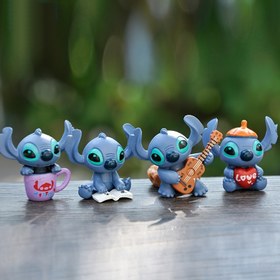 Resim 4'ü Bir Arada Otorize Edilmiş Stitch Karikatür Peri Masalı Oyuncakları Seti, Doğum Günleri, Araba Dekoru, Ev Kek Süslemeleri ve Noel, Cadılar Bayramı, Şükran Günü ve Paskalya için Hediyeler, Stitch'in Aşkını Kutlamak İçin El Yapımı Oyuncaklar. 