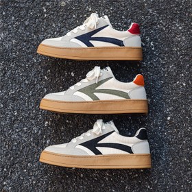 Resim Erkekler için Nefes Alabilir Kanvas Sneakerlar - Vintage Flair, Dayanıklı Kauçuk Taban ve Şık Sokak Giyimi Tasarımı ile Düşük Üst Rahat & Spor Kaykay Ayakkabıları Beyaz/Siyah/Yeşil, Kırmızı, Turuncu, Mavi/Lacivert ve Bej renklerde 