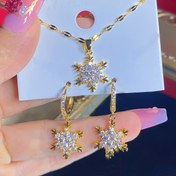 Resim Şık 14K Altın Kaplama Kar Tanesi Takı Seti, 3 Adet Noel Küpe ve Kolye Kombinasyonu, Klasik Sentetik Zirkonyum Mozaiği, Bakır Taban, Kadınlar İçin Günlük Giyim ve Hediye 