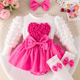 Resim Kızların sevimli pembe kalp ve kurdele detaylı uzun kollu romper, volanlı kolları ve eşleşen baş bandı ile - Sonbahar/Kış için rahat örgü kıyafet, dış mekan oyunları veya fotoğraf çekimleri için mükemmel, kız kıyafeti, oyun giyim, yumuşak dokulu kıyafetler, dış mekan için 