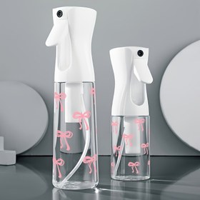 Resim 1 adet Sevimli Kurdele Baskılı Sprey Şişesi - Yeniden Kullanılabilir, Çok Amaçlı İnce Sprey Saç, Temizlik, Bitki ve Yüz Nemlendirici için - Beyaz Tetikli Plastik Şişe, Seyahat ve Ofis Kullanımı için İdeal, Seyahat Gereksinimleri | Minimalist Tasarım | Dayanıklı Plastik, Sprey Şişesi 