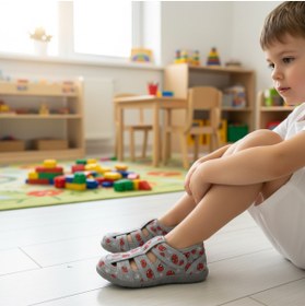 Resim JOJO KIDS erkek çocuk yumuşak ve esnek örümcek sandalet panduf , kaymaz taban , ortopedik yastıklı ,terletmez 