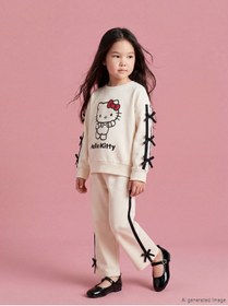 Resim LC Waikiki NEVAVM Farkıyla Hello Kitty Baskılı Kız Çocuk Sweatshirt ve Eşofman Altı 