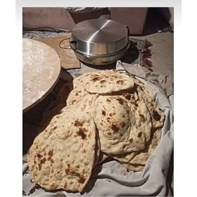 Resim Lezzetli ve Ince Çıtır Yufka, Taptaze Ekmek ve Çeşitli Lezzetler Seti 