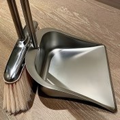 Resim 1 Set Paslanmaz Çelik Süpürge ve Tozpan, Dayanıklı, Köşe Temizliği için Beveled Kenar Tasarımı, Basit Metal Stil Süpürge Seti, Zemin Temizleme Aracı, Ev Ofis Okul Yurdu için Temizlik Malzemeleri, Temizlik Aletleri 