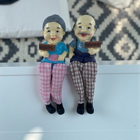 Resim Paçaları Sallanan Dede Nine Çifti 