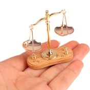 Resim 1:12 Ölçekli Altın Minyatür Terazi - Çalışan Dişlileri Olan Antika Kopya, Metal Konstrüksiyon, Elektrik Gerektirmez, Sahne/Model Sergileme ve Masaüstü Dekorasyonu İçin İdeal, Mezuniyet Kutlamaları İçin Mükemmel, Minyatür Ev Aksesuarı 
