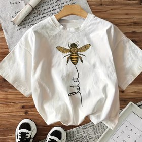 Resim Kadınlar için Yumuşak Pembe Grafikli Tişört - Kısa Kollu, Arı İllüstrasyonlu, Rahat Üst, Yaz & İlkbahar için Mükemmel, Arı Tişörtü 