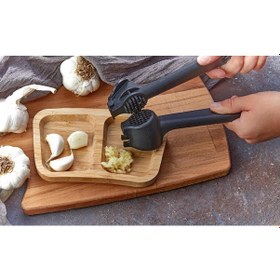 Resim Pratik Sert Plastik Siyah Sarımsak Ezici Ve Presi 