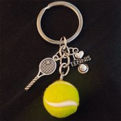 Resim 1 adet Tenis Meraklısı Anahtarlık, Alüminyum Malzeme ile Tenis Topu, Raket ve "Tenisi Severim" Mücevherleri, Spor Aksesuarı Anahtarlık 
