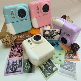 Resim Yeni Taşınabilir Mini Fotoğraf Yazıcısı Paketi, Fotoğraf Kağıdı, Fotoğraf Çıkartmaları, Renkli Fotoğraf Kağıdı, 32GB TF Kartı, Kart Okuyucu, 6 Renkli Kalem, Askı, 2.4 inç Büyük Ekranlı Fotoğraf Yazdırma, Müzik Çalma ve Akıllı Oyun Özellikleri İçerir, Doğum Günü Hediyeleri, Noel, Şükran Günü, Yeni Yıl Hediyeleri İçin Mükemmel 