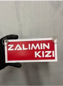 Resim Kırmızı Renk Üzeri Beyaz Renk Zalımın Kızı Yazılı Vantuzlu Cam Süsü 