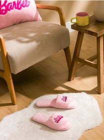 Resim LC Waikiki Esvab Giyim'den Şık Tercihler | Barbie Nakışlı Pelüş Kadın Ev Terliği 