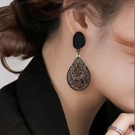 Resim 1 Çift Avrupa ve Amerikan Retro Abartılı Lüks Günlük İşe Gidiş ve Tatil Eşleştirme Siyah Oyma Desenli Su Damlası Küpeler 