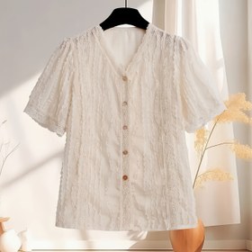 Resim Kadınlar için şık beyaz dantel detaylı V-Neck bluz - Kısa kollu, düğmeli, hafif polyester, bahar/yaz/sonbahar için mükemmel, rahat giyimden resmi giyime kadar her şeye uygun, bayan bluzları 
