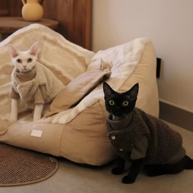 Resim Yumuşak Polyester Dolgulu ve Düğme Kapatmalı Rahat Evcil Hayvan Yeleği - Küçük ve Orta Boy Kediler & Köpekler İçin Her Mevsim Sıcaklık, Bej/Kahverengi İki Tonlu Tasarım, Dayanıklı ve Konforlu Yıl Boyu Giyilebilir Pet Kıyafeti 