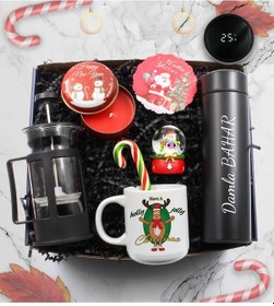 Resim Yılbaşına Özel Hediye Seti İsme Özel Dereceli Termos & Bella Kupa & Kar Küresi & Altlık & Mum & French Press & Baston Şeker 