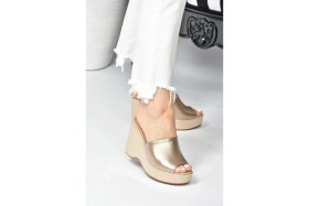 Resim Fox Shoes Altın Dolgu Topuklu Kadın Terlik K250101509 