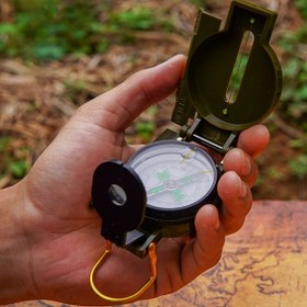 Resim Su Geçirmez Hayatta Kalma Pusulası - Taşınabilir, Çok Fonksiyonlu Yürüyüş, Kamp & Seyahat için, Dayanıklı PVC Malzeme, Yeşil 