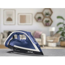 Resim Tefal Ultragliss Plus Buharlı Ütü 2800 Watt Mavi Renk Akrilik Taban ve Kireç Önleme Özellikleri 