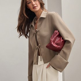 Resim Kadınların Şık Beyaz Düğmeli Gömlek - Uzun Kollu, Yaka Detaylı, Polyester Karışımı, Günlük veya Ofis Giyiminde Mükemmel, Günlük Giyim|Yaka Gömlek|Polyester Karışımı 