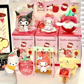 Resim 1 adet Sanrio Karakterli Çilek Çiftliği Gizem Kutusu Süsleri, Sevimli Masa Süsleri, Zarif Doğum Günü Hediyeleri, Cadılar Bayramı Hediyeleri, Noel Hediyeleri 