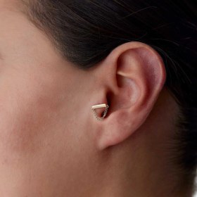 Resim Cherry By Özkonak Düz Çubuklu Birleşik Zincir Tragus Piercing Sarı 