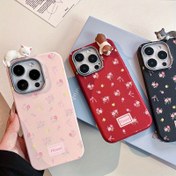 Resim Yeni Pembe Kurdeleli Yabani Çiçekli iPhone 16 13 11 15 12 Pro Max 7Plus 8Plus X XR XS Max 7 8 6 6s 14 15 16 Plus 16E SE 2020 Uyumlu Lüks Kaplama Metal Lens Desenli Suni Deri Kılıf 